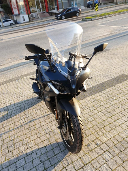 MOTOCAM Pulsar RS 200 Siperlik Ön Cam 2015-2025 Model 56cm Şeffaf Renkli 4mm UZUN CAM - 2