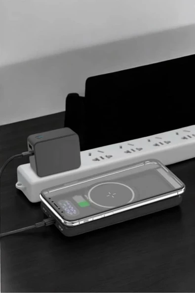 SAYARMARKT Kompakt Tasarımlı 10.000 mAh Powerbank 4 USB Çıkışlı Dijital Ekranlı - Resim 4