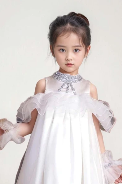 Kız Çocuk Omuzu Açık Yakası Taş İşlemeli Göğsü Fırfırlı İçi Astarlı Beyaz Abiye - Resim 18