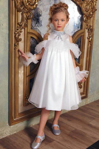 Kız Çocuk Omuzu Açık Yakası Taş İşlemeli Göğsü Fırfırlı İçi Astarlı Beyaz Abiye ürün görseli