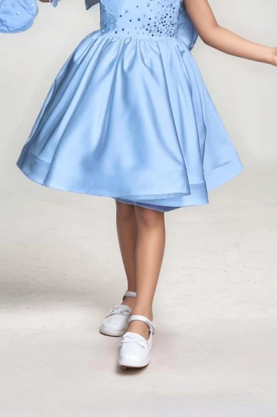 Kız Çocuk Göğsü İnci Taş İşlemeli Tek Omuz Şeffaf Askılı Eteği Kabarık Mavi Abiye - Resim 4