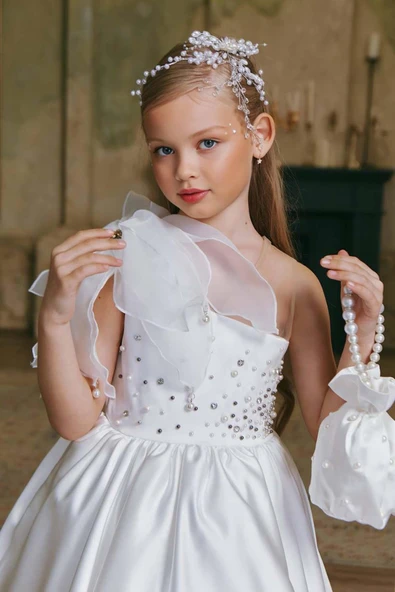 Kız Çocuk Göğsü İnci Taş İşlemeli Tek Omuz Şeffaf Askılı Eteği Kabarık Beyaz Abiye - Resim 12