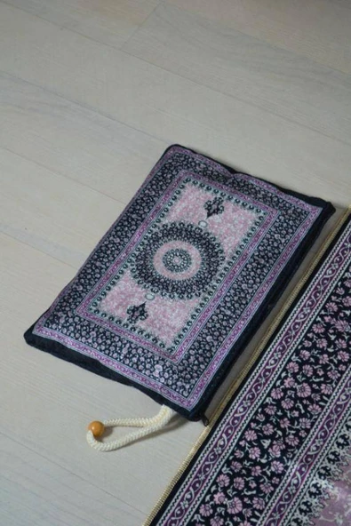 Pratik ve Taşınabilir İpek Dokulu Çantalı Seccade  Mini Çiçek Desenli Lila - Resim 3