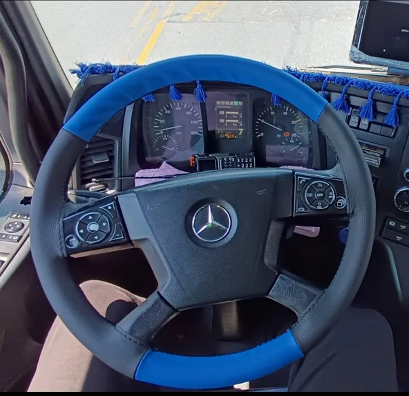 DİKİŞLİ DİREKSİYON KILIFI SİYAH DERİ MAVİ DERİ SİYAH DİKİŞLİ MERCEDES TIR KAMYON (fotodaki) ürün görseli