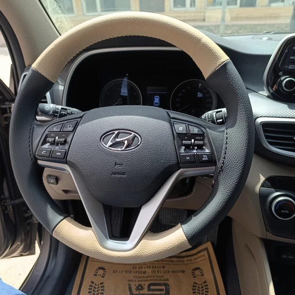 DİKİŞLİ DİREKSİYON KILIFI SİYAH DERİ BEJ DERİ SİYAH DİKİŞLİ HYUNDAİ TUCSON İÇİN ürün görseli