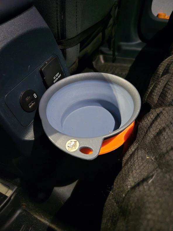 Byr Ford Maverick köpek kase tutucusuna uyuyor (Plastik Aparattır!!!) 3D - 3