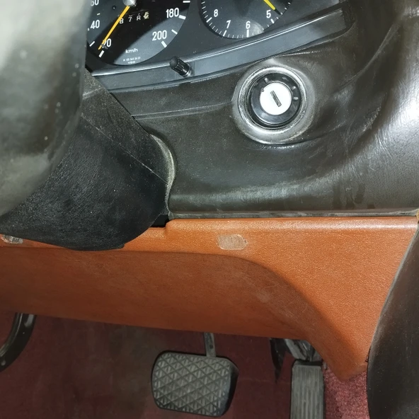 Byr MB W123 Gösterge Tablosu Vidalı Kapak (Plastik Aparattır!!!) 3D - 3