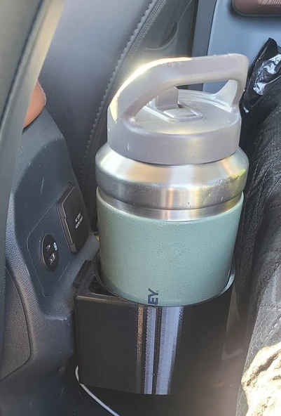 Ford 64oz şişe tutucusuna uyuyor (Plastik Aparattır!!!)