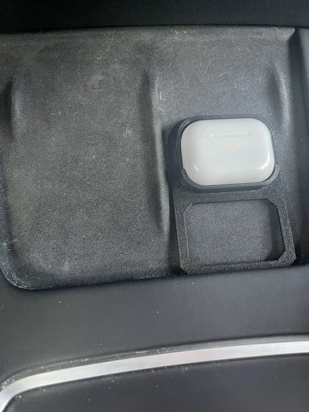Tesla 2021+ MS3XY AirPods Pro Şarj Tutucu (Plastik Aparattır!!!)