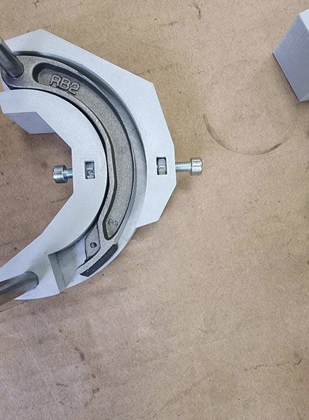 Byr Babetta 210. Başlangıç  Ayakkabı Sürtünme Malzemesinin Mükemmel şeklini kesme aracı (Plastik Aparattır!!!) 3D - 1