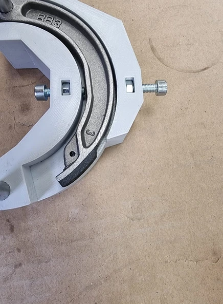 Byr Babetta 210. Başlangıç  Ayakkabı Sürtünme Malzemesinin Mükemmel şeklini kesme aracı (Plastik Aparattır!!!) 3D - 3