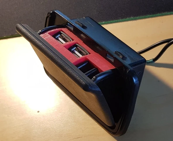 VW T3 USB Çanta Kupası (Plastik Aparattır!!!)