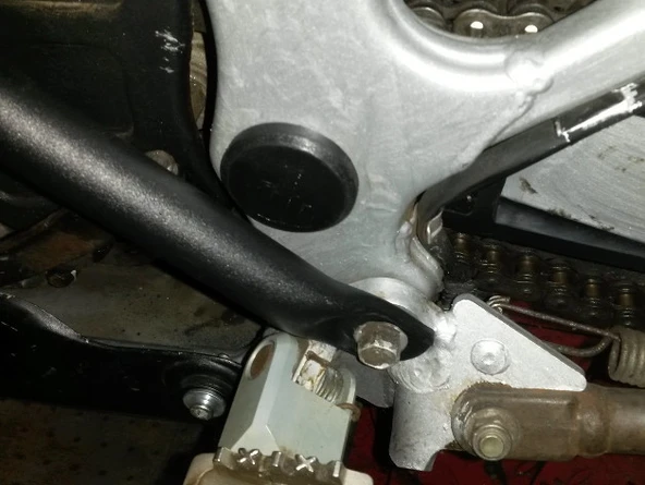 Honda Transalp 600 kapak salınım cıvatası / kapak salıncak kolu (Plastik Aparattır!!!)