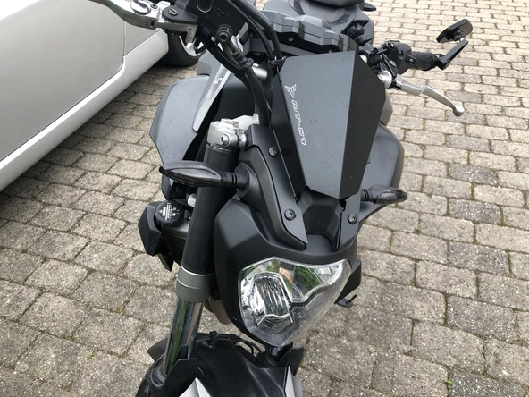 Yamaha MT 07 Dönüş sinyalleri adaptörü ön (Plastik Aparattır!!!)