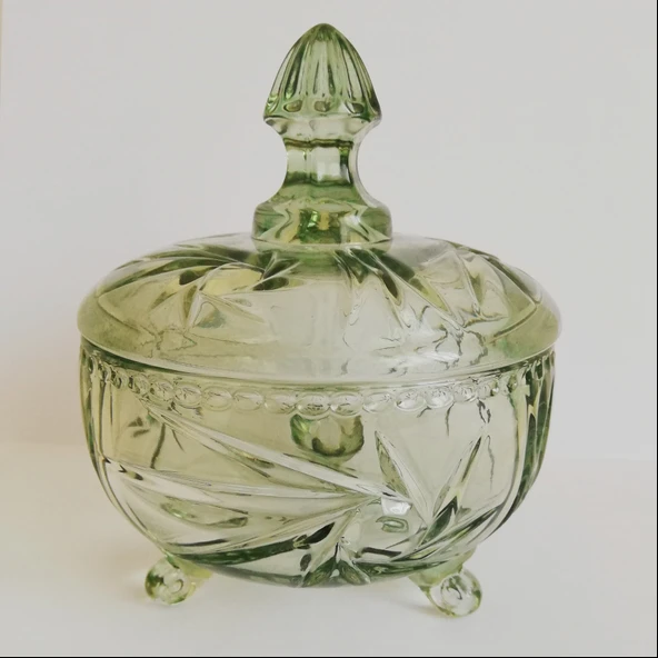 Nane Yeşili Ayaklı Cam Şekerlik – Modern Dekor Lokumluk & Çerezlik ürün görseli