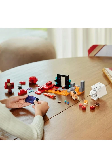 LEGO ® Minecraft® Nether Geçidi Pususu 21255 - 8+ Yaratıcı Oyuncak Yapım Seti (352 Parça) - 7