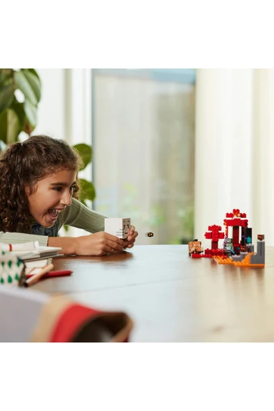 LEGO ® Minecraft® Nether Geçidi Pususu 21255 - 8+ Yaratıcı Oyuncak Yapım Seti (352 Parça) - 4