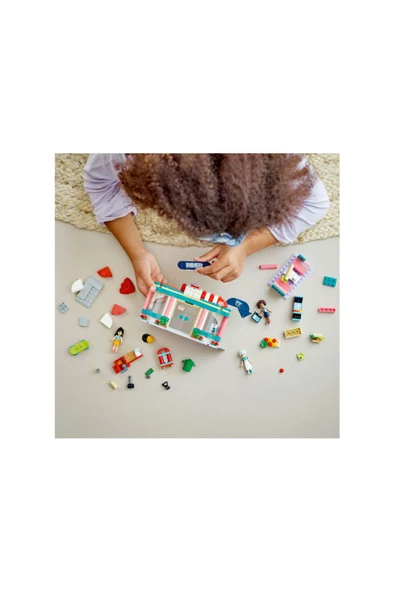 LEGO ® Friends Heartlake Şehir Merkezi Restoranı 41728 - 6 Yaş ve Üzeri için Yapım Seti (346 Parça) - 4