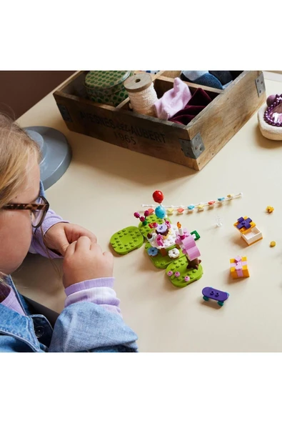 LEGO ® Animal Crossing™ Julian Doğum Gününü Kutluyor 77046 - 6+ Oyuncak Yapım Seti (170 Parça) - 8