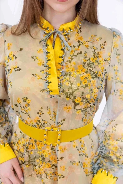 Yaka Bağlama Detaylı Boncuk İşlemeli Şifon Elbise 2735-Sarı - Resim 5