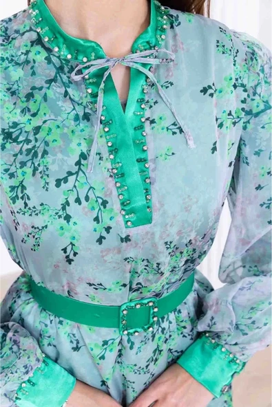 Yaka Bağlama Detaylı Boncuk İşlemeli Şifon Elbise 2735-Yeşil - Resim 5