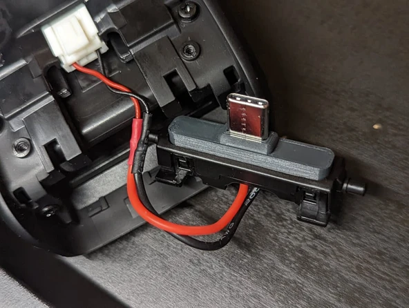 Byr Hyundai i20 Uyumlu Araba Telefon Tutucu Şarj Cihazı USB-C (Plastik Aparattır!!!) 3D - 2