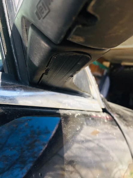 BMW E30-Ayna Kablolama Alt Kapak (OEM: 51 16 1 937 441-444, 51 16 1 937 442-443) (Plastik Aparattır!!!)