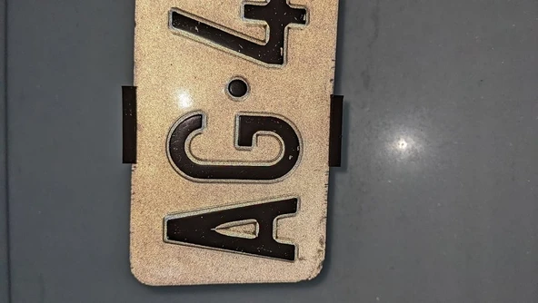 Önde İsviçre Plaka Tutucu / İsviçre Plaka Tutucu Önde (Plastik Aparattır!!!)