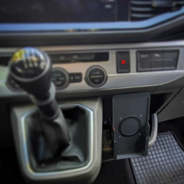 Byr Qi Mount Volkswagen T6.1 15W HEMA QI ŞARJISI XIAOMI MI9 Modüler (Sadece Plastik Aparattır!!!) 3D - 2