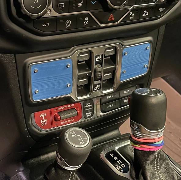 Byr Jeep Gladyatör Medya Merkezi Kapağı (sağ taraf) (Sadece Plastik Aparattır!!!) 3D