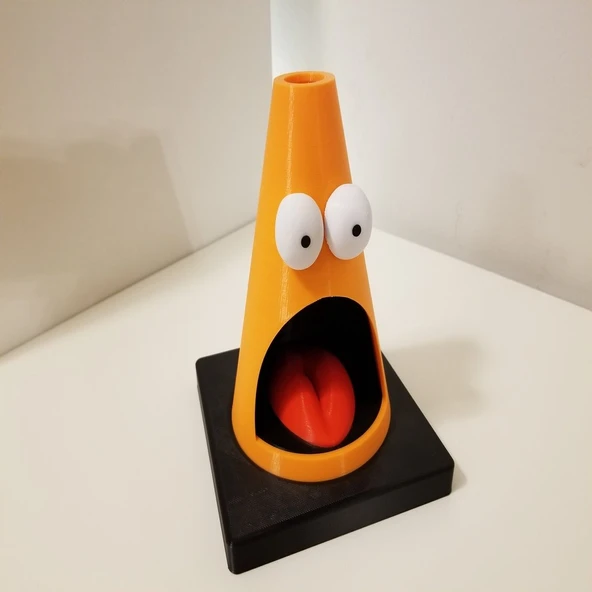 Trafik konisini skidward (Plastik Aparattır!!!)