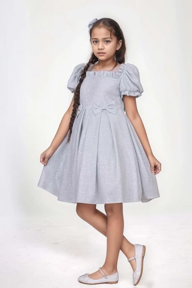 Kız Çocuk Kare Yaka Şeffaf Tüllü Omuzları Fırfırlı Beli Fiyonk Detaylı Üzeri Simli Gri Abiye - Resim 4