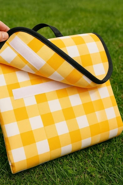 Kendinden Çantalı Sarı Ekose Piknik Örtüsü 150x150 cm Taşınabilir Cırtlı Piknik Matı, Taşıma Kordonlu, İnce Katlanabilir Örtü - 2