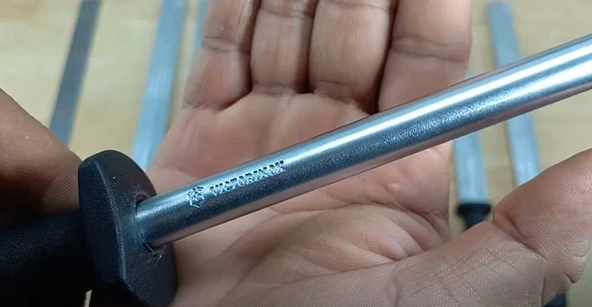 Victorinox 30cm Cilalı Honlama Çeliği 7.8517 65HRC - 2