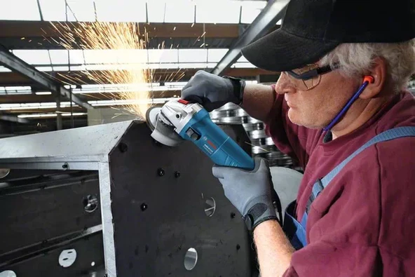 Bosch GWS 9-115 Avuç Taşlama 900 Watt - Resim 3