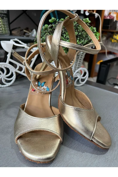 SUNA ALTIN PARLAK KELEBEK MODEL 8,5 CM TOPUK BOYU TANGO-DANS VE ABİYE AYAKKABISI