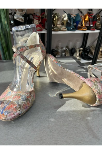 bitangosu BAHAR ÇİÇEKLERİ DESENLİ KAPALI TOPUK TANGOS-DANS VE SALON AYAKKABISI 7 CM (11PONT) TANGO TOPUK - Resim 3