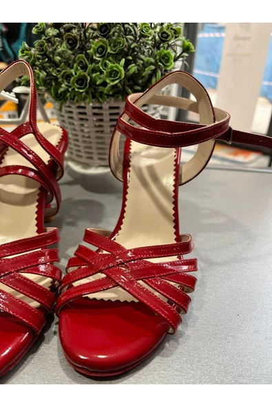 SUNA RUĞAN KIRMIZI 5 BANT TANGO, DANS VE ABİYE AYAKKABISI 8,5 CM 13 PONT TOPUK BOYU - Resim 7