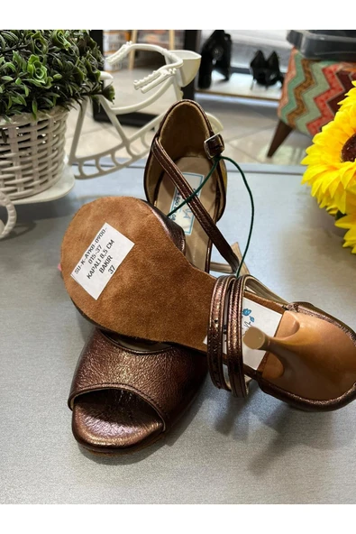 SUNA PARLAK KAHVE DERİ -KAPALI TOPUK 8,5 CM 13 PONT TOPUK BOYU  TANGO, DANS VE ABİYE AYAKKABISI - Resim 3