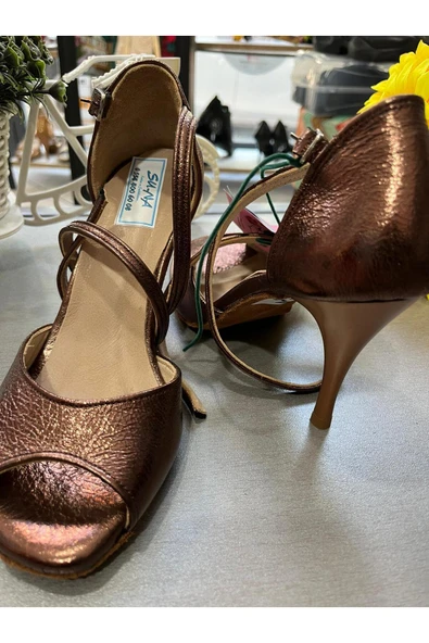 SUNA PARLAK KAHVE DERİ -KAPALI TOPUK 8,5 CM 13 PONT TOPUK BOYU  TANGO, DANS VE ABİYE AYAKKABISI ürün görseli