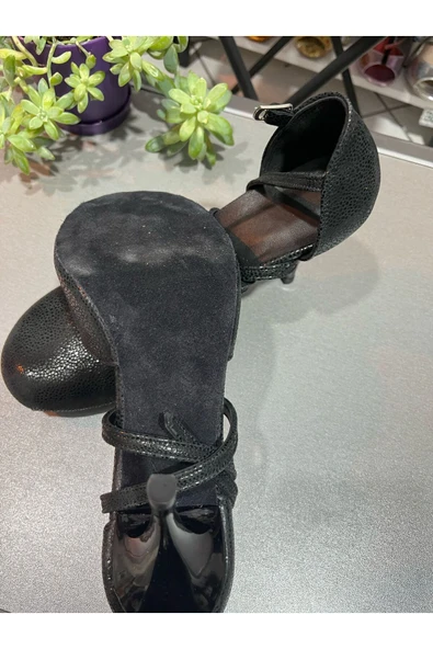 SUNA KAPALI BURUN PARLAK SİYAH TANGO DANS VE ABİYE AYAKKABISI - Resim 4