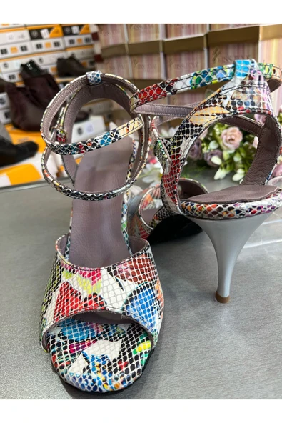 SUNA ÇOKRENKLİ PETEK DESENLİ KELEBEK MODEL TANGO, DANS VE SALON ABİYE AYAKKABISI 8,5 CM TOPUK BOY