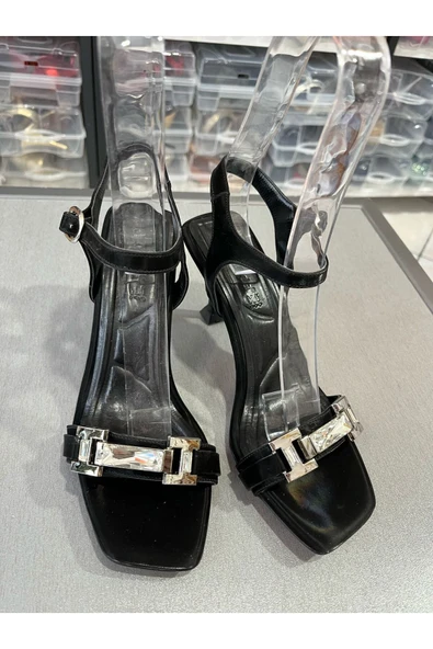MİSS PARK MODA KARE TABANLI TEK TAŞLI BİLEKTEN TEK BANTLI ÇOK RAHAT KADEHTOPUK KADIN AYAKKABI