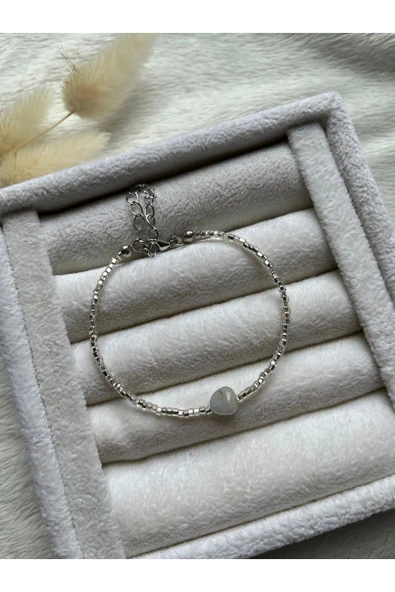 Amorf kalsedon taşı gümüş boncuk bileklik ürün görseli