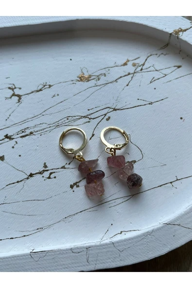 Kırık Çilek Kuvars Doğal Taş Altın Kaplama Küpe ürün görseli