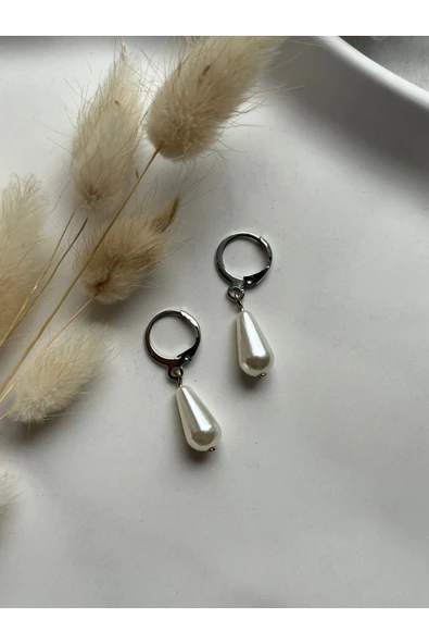 İnci Görünümlü Şık Gümüş Kaplama Küpe ürün görseli