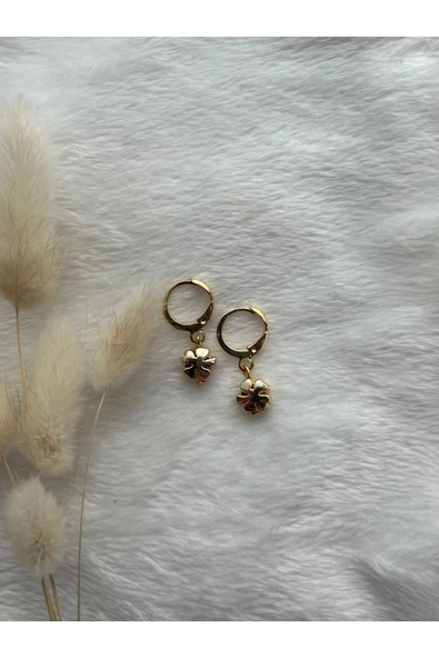 Yonca Detaylı Altın Kaplama Küpe ürün görseli