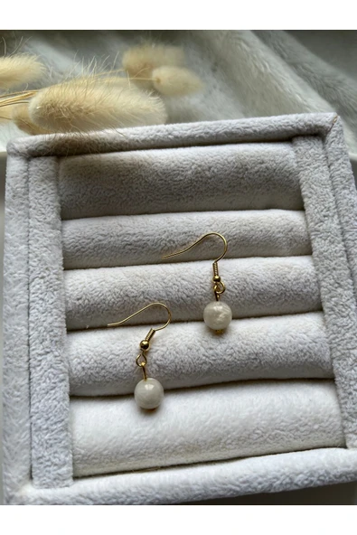 8 mm Ay Taşı Altın Kaplama Sallantı Küpe ürün görseli