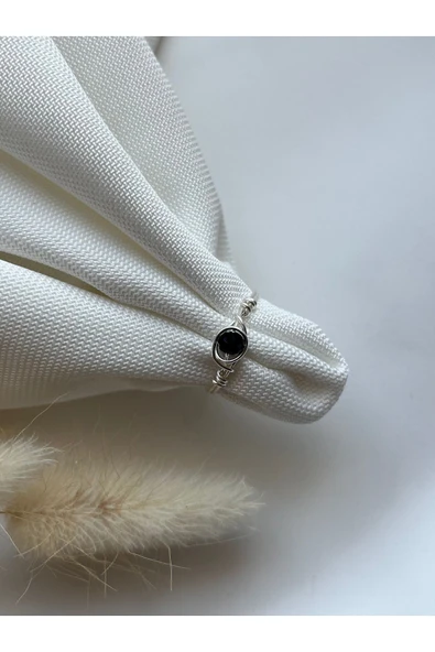 Minimal Siyah Kristal Gümüş Tel Yüzük El Yapımı ürün görseli