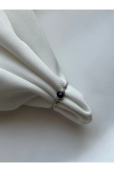 Minimal Siyah Kristal Ayarlanabilir Gümüş Tel Yüzük ürün görseli